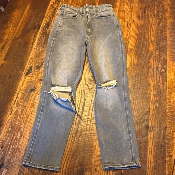 Ladies Hollister Ultra High Rise Mom Jean - Gray Size 0S/W24 - Picture 1 of 7